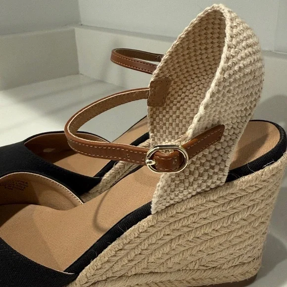 LOFT Black and Tan Espadrille Sandals. Size 8.5 - Picture 9 of 9
